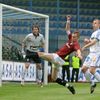Po tomto centru se zase marně natahoval obránce Sparty Michal Kadlec. Sparta v závěru snížila na 3:4, vyrovnat už ale nedokázala.