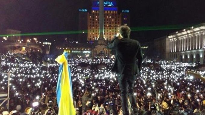 Okean Elzy zahájil koncert při protestech na Majdanu v roce 2013 hitem Vstavaj.