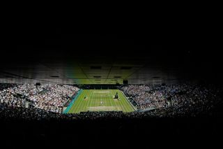 Centrální kurt během finále Wimbledonu 2014
