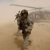 Nahlédněte mezi ostré hochy na základně U.S. Air Force v Kandaháru