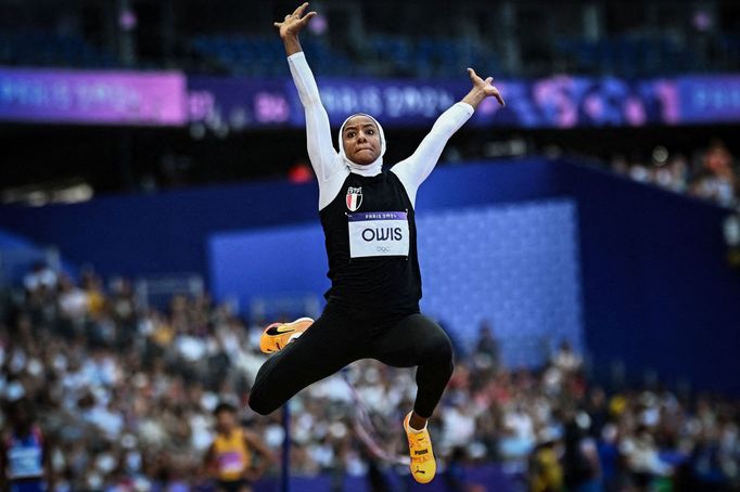 Paris 2024 Olympics - Athletics - Women's Long Jump Qualification - Stade de France, Saint-Denis, France - August 06, 2024. Esraa Owis of Egypt in action REUTERS/Dylan Ma