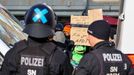 Více než čtvrt milionu Němců protestovalo proti spolupráci demokratických politiků se stranou AfD, která je označovaná za pravicově populistickou až krajně pravicovou.