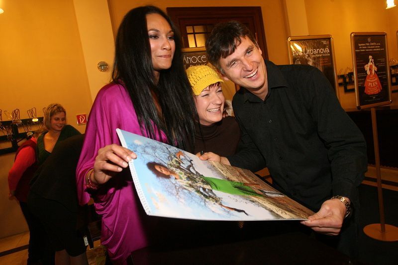 Křest kalendáře Lejla Abbasová - Lumír Olšovský, Sandra Pogodová, Lejla Abbasová