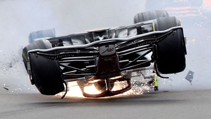 Havárie Čou Kuan-jü v Alfě Romeo ve Velké ceně Británie F1 2022