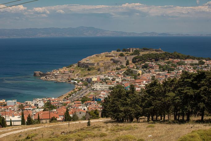 Lesbos leží jen pár kilometrů od tureckého pobřeží.