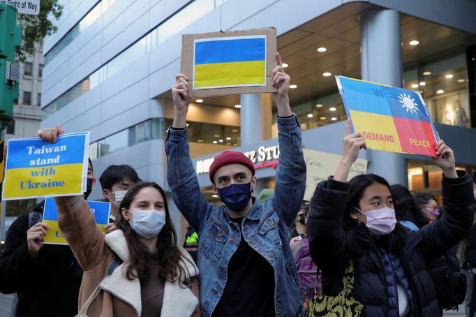 Obyvatelé Tchaj-wanu protestují proti ruské invazi Ukrajiny.