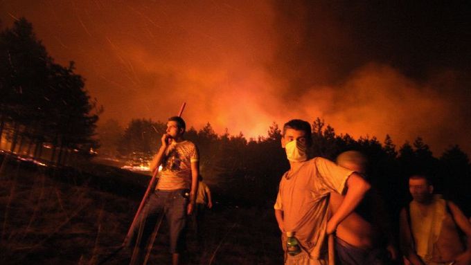 Jižní Evropu zachvátily rozsáhlé požáry.