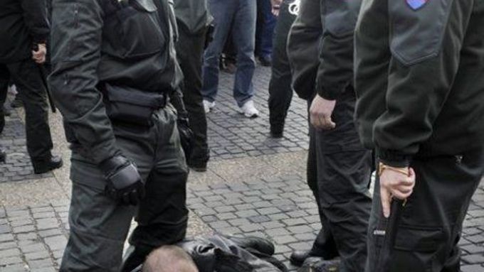 Policie zatýká neonacistu
