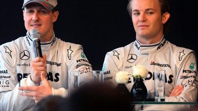 Michael Schumacher a Nico Rosberg při představování nového monopostu