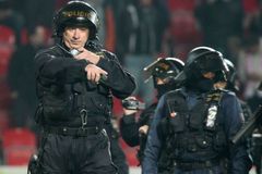 Horký v pátek Praze: V pozoru budou stovky policistů