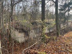 Jeden z baráků bývalého pracovního lágru.