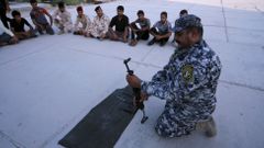Irácká armáda, která bojuje s Islámským státem, školí nové dobrovolníky.