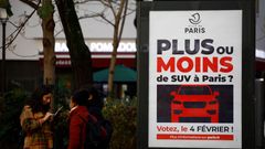 FILE PHOTO: Paris City Hall will organise a public vote on the place of SUV cars in the French capital