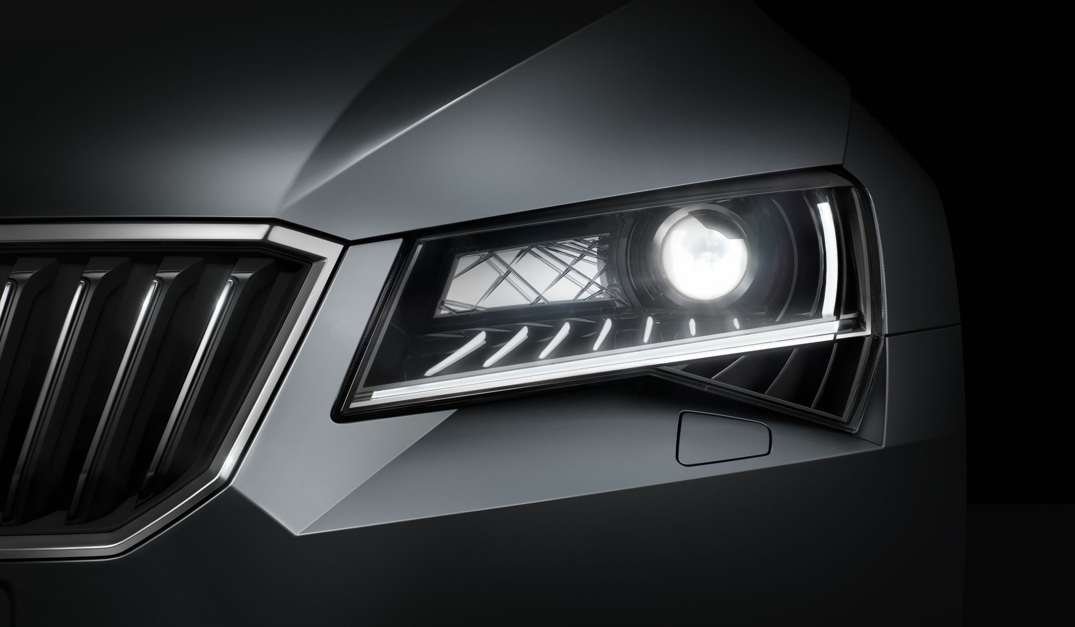 Škoda Superb 2015 přední světlo