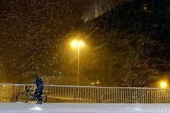 V Evropě umrzly desítky lidí, letiště jsou ochromena
