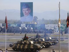 Pákistánské tanky na vojenské přehlídce.