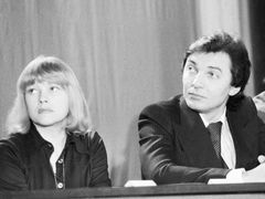 Eva Pilarová a Karel Gott na takzvané antichartě, 4. února 1977.
