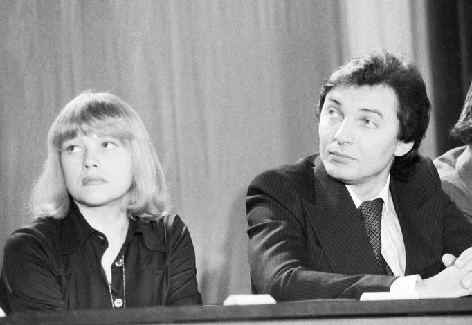 Eva Pilarová a Karel Gott na takzvané antichartě, 4. února 1977.