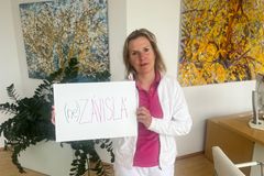 Nestresuj se a otěhotníš. Nevyžádané rady ženě víc ublíží, než pomohou, říká lékařka