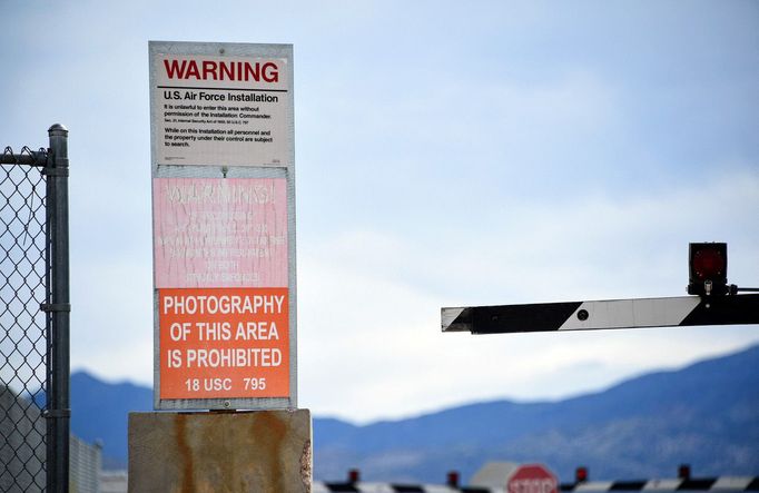 Oblast 51 je tajná vojenská základna v Nevadě, USA. Slouží k testování pokročilých letadel a je předmětem mnoha konspiračních teorií o UFO.