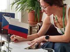 Jaroslava Navrátilová podepsala za firmu ACM smlouvu na velvyslanectví ČR v Moskvě před týdnem. Bude pro české firmy zajišťovat zřízení poboček v Rusku.