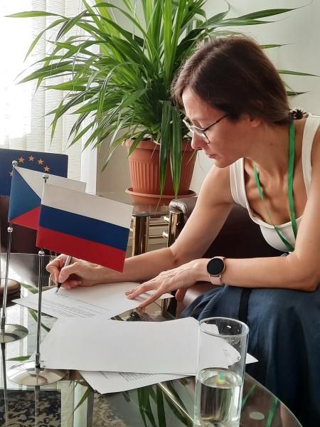 Jaroslava Navrátilová podepsala za firmu ACM smlouvu na velvyslanectví ČR v Moskvě před týdnem.