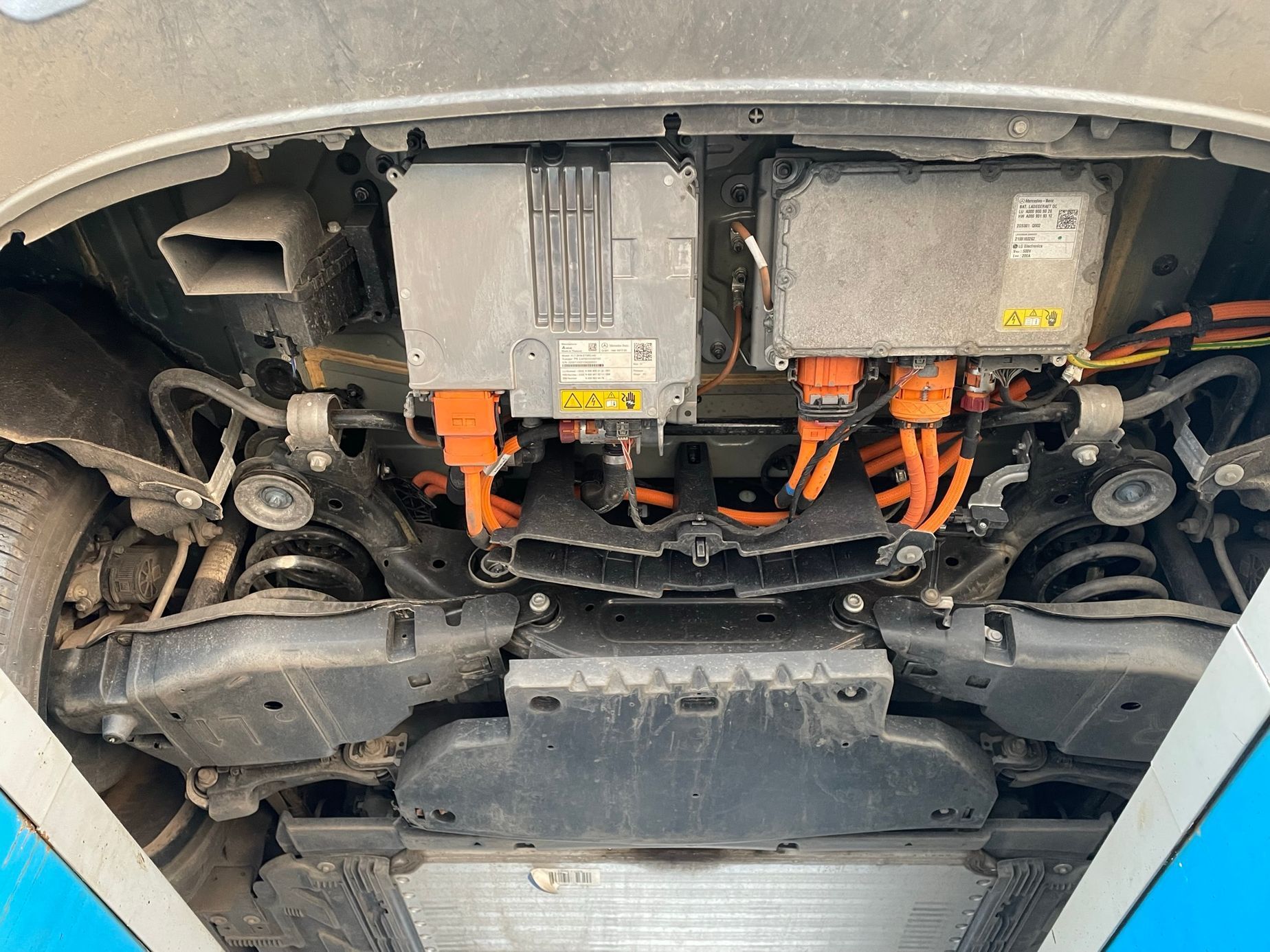 Mercedes-Benz EQB, elektromobil, servis, zvedák, autoservis, oprava, kontrola auta