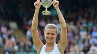 Když kanadská tenistka Eugenie Bouchardová ve finále juniorského Wimbledonu 2012 zvítězila nad Ukrajinkou Elinou Svitolinovou, začalo se šuškat o vycházející hvězdě.