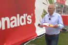 McDonalds v ČT? Nenormální, přes hranu, tvrdí Aust z Médiáře