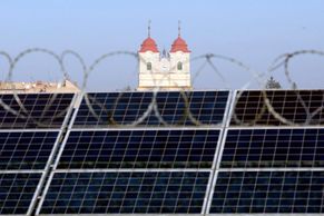 Solární elektrárna jako pomník zla činné vlády