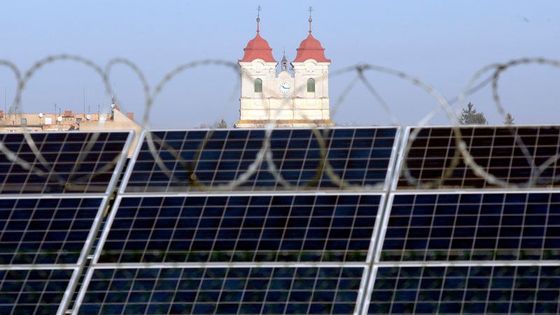 Solární elektrárna jako pomník zla činné vlády