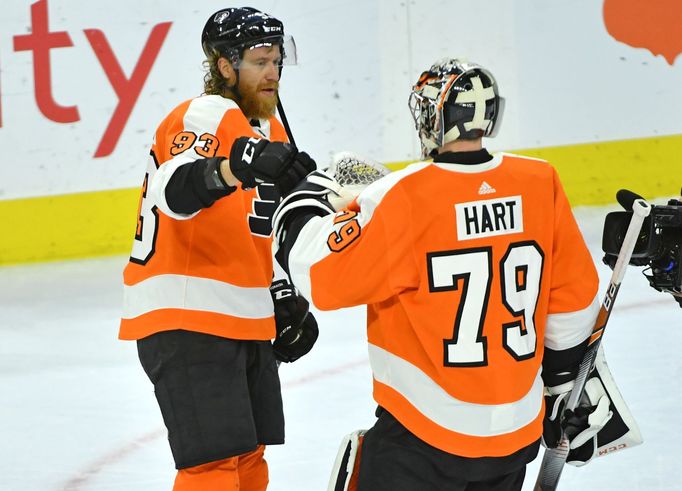 hokej, NHL 2018/2019, Philadelphia - Vancouver, Jakub Voráček a Carter Hart