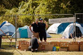 Knihkupectví s nádechem punku. Potulný antikvář obráží festivaly s banánovkami