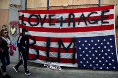 Sociolog: Být černochem v USA je těžké. Trump lidem vzkázal, že nevadí být rasista