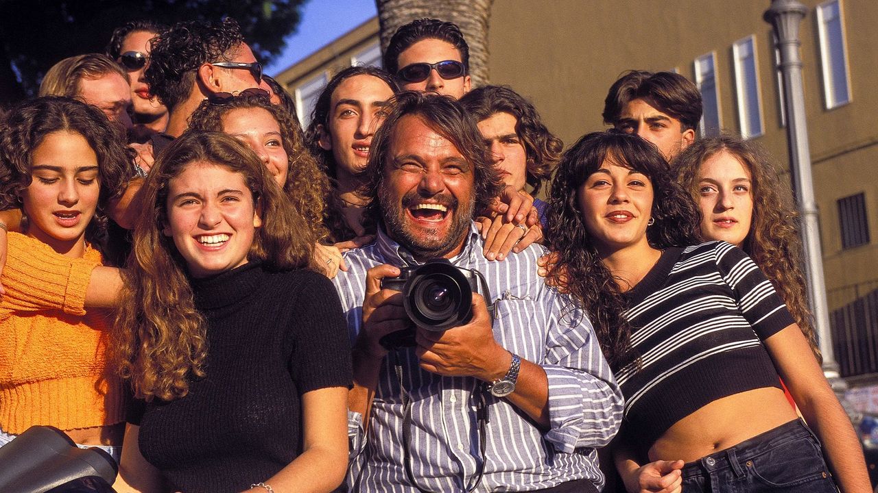 Kristus s AIDS i jeptiška líbající kněze. Zemřel reklamní provokatér Oliviero Toscani