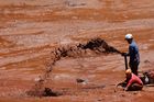 Záchranáři po protržení přehrady v Brazílii vytáhli 150 mrtvých, po dalších pátrají