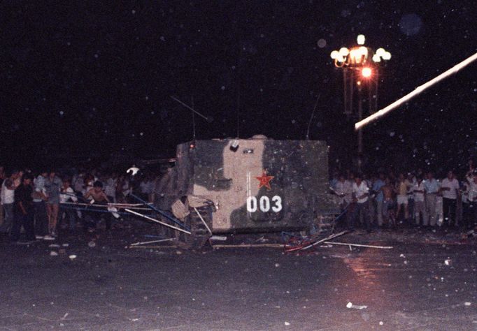 Dobové foto pořízené v roce 1989 v Pekingu v Číně. Připomínka masakru na náměstí Nebeského klidu, ke kterému došlo zejména v rozmezí 3. a 4. června roku 1989.