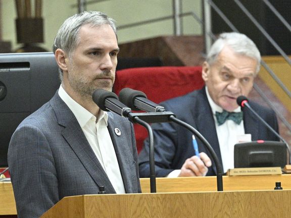 Zleva náměstek pražského primátora pro dopravu Zdeněk Hřib (Piráti) a primátor Bohuslav Svoboda (ODS) na jednání pražského zastupitelstva, 20. listopadu 2025, Praha