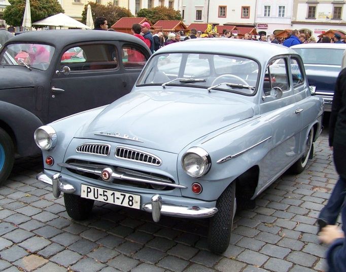 Škoda 445. Stejný model jako Škoda 440, jen se silnějším motorem.