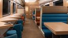 Interiér nočního vlaku Caledonian Sleeper, který jezdí mezi Londýnem a Skotskem