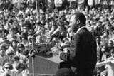 Martin Luther King vystupoval také proti válce ve Vietnamu nebo proti chudobě všech etnických skupin.