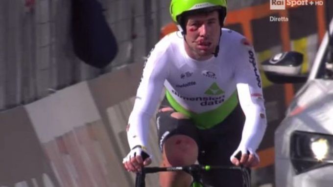 Mark Cavendish po pádu při závodě Tirreno-Adriatico