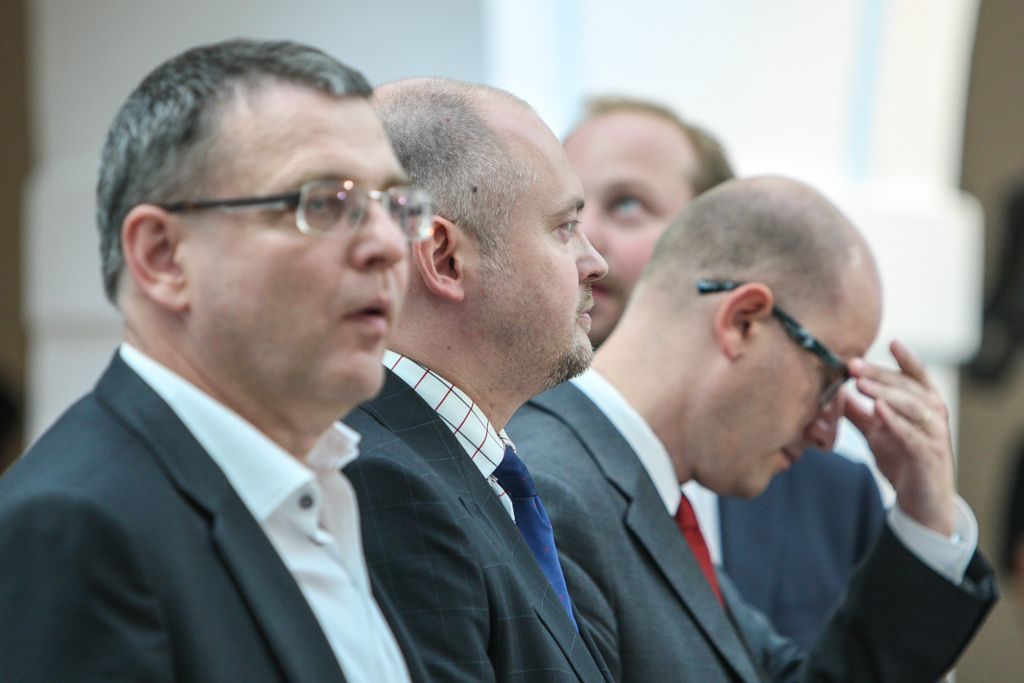 Rusnok lobuje za důvěru vládě