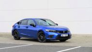19. Honda Civic jedenácté generace: celkové hodnocení 85,76 %. Aktuální generace Civicu zaujala spotřebou a celkově nízkými provozními náklady a mezi deseti nejlepšími je i z pohledu spolehlivosti a kvality. Naopak podprůměrná jsou dle majitelů přední sedadla a také jízdní vlastnosti, upozorňuje Auto Express.