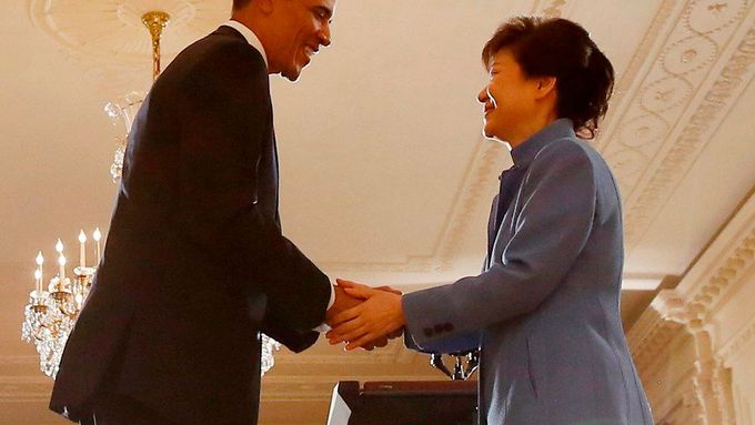 Barack Obama a jihokorejská prezidentka Pak Kun-hje.