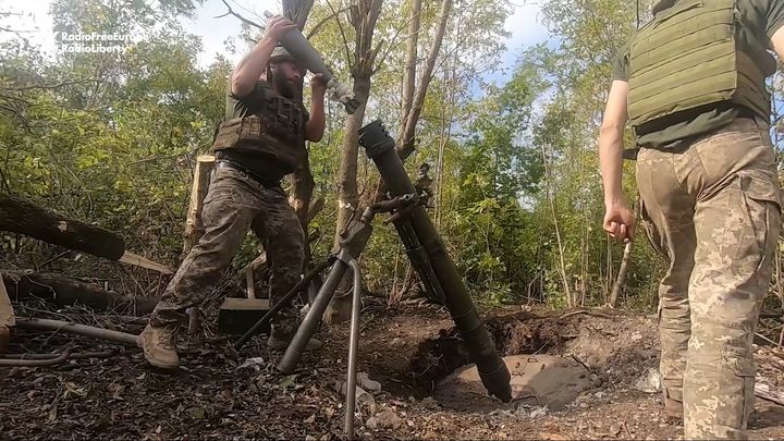Minomety proti dělostřelectvu. Ukrajinci střílejí na Rusy jejich vlastními granáty; Zdroj foto: Aktuálně.cz/Rádio Svobodná Evropa
