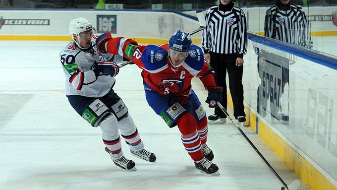 Kapitán Lva Praha Jiří Novotný rozhodl zápas s Novosibirskem vítězným gólem.