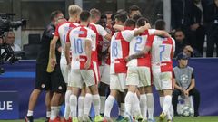 Slávisté slaví gól v zápase LM Inter Milán - Slavia Praha