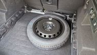 Dojezdové rezervní kolo se u většiny aut nabízí za příplatek, mnohé elektromobily ho kvůli hmotnosti ani mít nemohou.