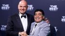 Galavečer FIFA 2017: prezident FIFA Gianni Infantino a Diego Armando Maradona